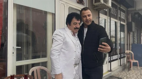 Müslüm Gürses'e Benzeyen Taksici Kocaeli'de İlgi Gördü