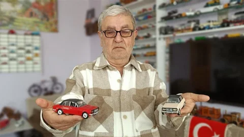 Sigarayı Bıraktı, Maket Araç Koleksiyonu Oluşturdu