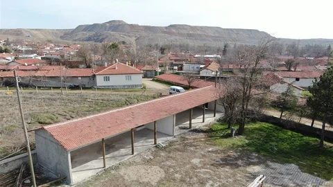 İnönü'de Sundurma Çalışmaları Devam Ediyor