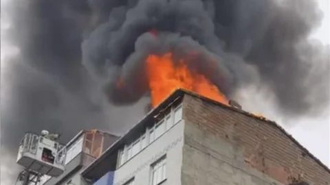 Sultangazi'de Yangın Paniği Yaşandı