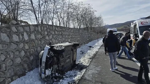 Bingöl'de Otomobil Devrildi