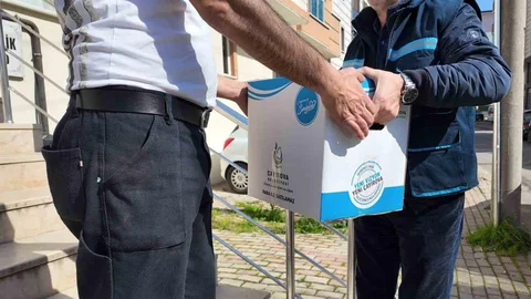 Çayırova'da Gıda Kolisi Dağıtımı Devam Ediyor