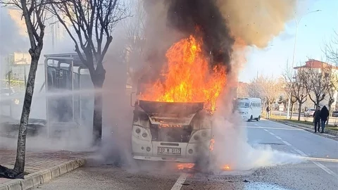 Afyonkarahisar'da Minibüs Yangını Paniğe Neden Oldu