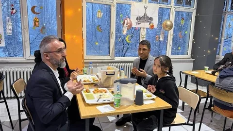 Ağrı'da Öğrencilerle İftar Programı Düzenlendi