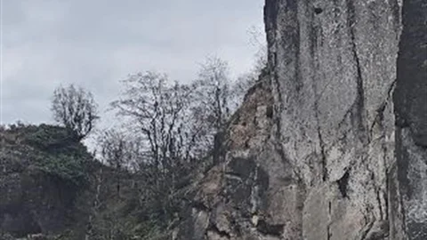 Artvin'de Tehlikeli Kayalar Düşürüldü