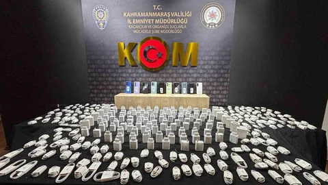 Kahramanmaraş'ta Kaçak Telefon ve Makaron Ele Geçirildi