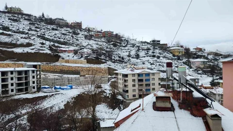 Tunceli'de Mart Ayında Kar Yağışı