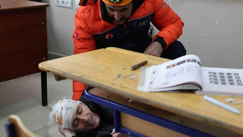 Elazığ'da Okullarda Deprem Tatbikatı Gerçekleştirildi