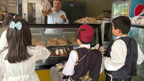 Osmaniye'de Öğrenciler Geleneksel Maniler Okudu