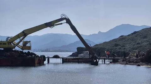 Bodrum’da Kaçak İskeler Yıkılmaya Başlandı