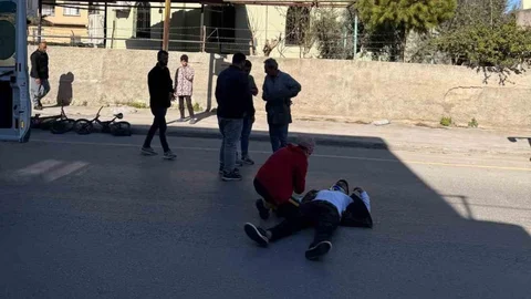 Tarsus'ta Otomobil Motosikletle Çarpıştı