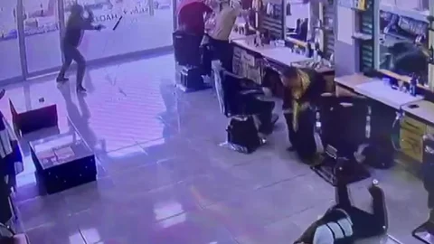 Adana'da Berberde Silahlı Saldırı