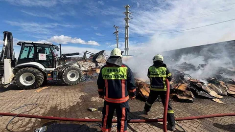 Besni'de Tütün Fabrikasında Yangın Çıktı