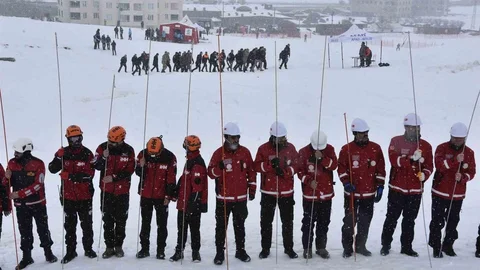 Bitlis'te Çığ Tatbikatı Gerçekleştirildi