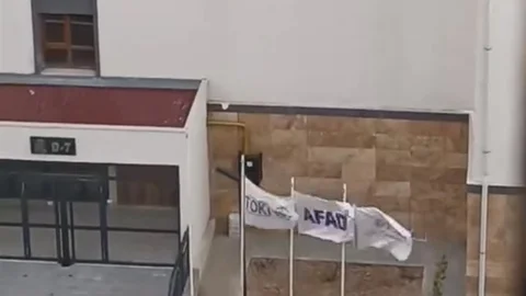 Elazığ'da İki Çocuğun Bayrak Vefası