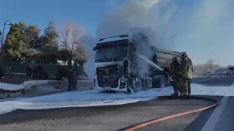 Ankara'da Hafriyat Kamyonu Yangını