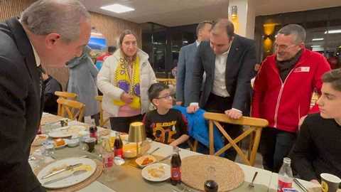 Çocuklar ve Protokol İftar Sofrasında Buluştu