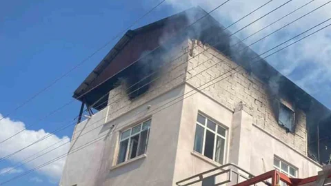 Mersin Mut'ta Çatı Katında Yangın