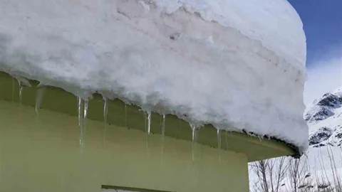 Ovacık’ta Kar Kalınlığı İki Metreyi Geçti