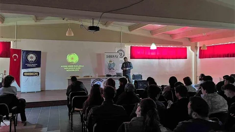 Karacasu'da Çevrimiçi Suç Eğitimi Verildi