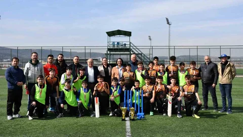 Yıldızlar Kriket Müsabakalarında Ödüller Sahiplerini Buldu