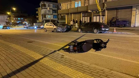 Otomobil ve motosiklet çarpıştı: 1 ağır yaralı