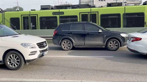 Bursa'da Otoyolda Park Halindeki Cip Şaşkınlık Yarattı