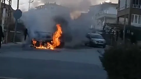 Niğde’de Park Halindeki Araç Yandı