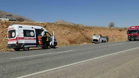 Gercüş'te Minibüs Takla Attı