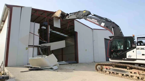 Nilüfer'de Kaçak Yapı Yıkıldı