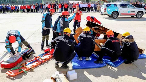 Deprem Haftası'nda Tatbikat Gerçekleştirildi