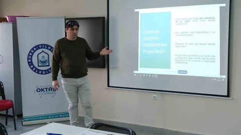 Genç Çiftlere Aile Eğitimi Veriliyor