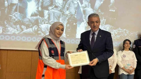 Mardin'de AFAD Gönüllülerine Sertifikaları Verildi
