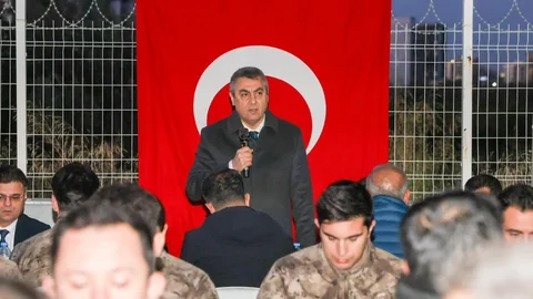 Vali Toros, Şehit Mustafa Karapınar'ın Ailesi ve Özel Harekat Personeliyle İftarda Biraraya Geldi