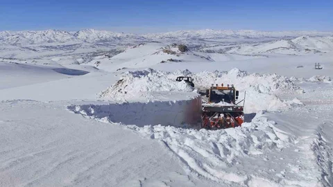 Başkale'de Kar Tüneli Çalışmaları