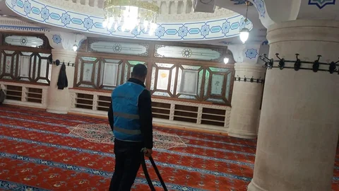 Bitlis'te Camilerin Temizliği Sağlanıyor