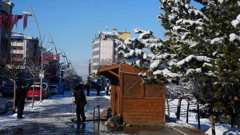Kar Erzurum'da Devam Ediyor