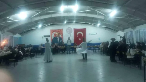 Manisa'da Öğrencilerden Semazen Gösterisi