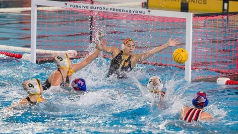 Göztepe’nin Avrupa Başarısı İzmir'de Kutlandı