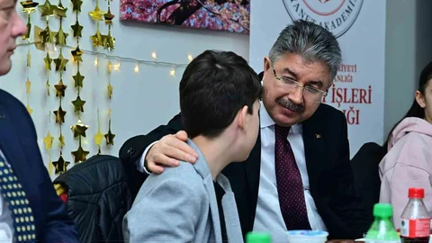 Eskişehir'de Vali Yılmaz İftar Yaptı