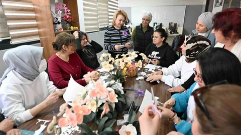 Mersin'de Kadınlar Çiçek Üretiyor