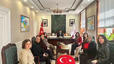 Gökçeada’da Kadınlardan Kaymakama Hediye