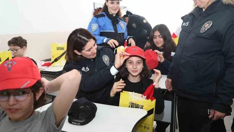 Bursa'da Öğrencilere Polislik Tanıtımı Yapıldı