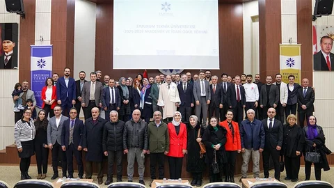 Erzurum'da Akademik Tören Düzenlendi