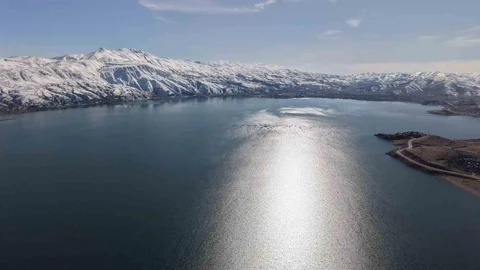 Elazığ'da Hazar Gölü Görsel Şölen Sunuyor