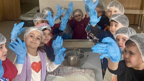 Muğla'da Minik Öğrenciler Güllaç Yaptı