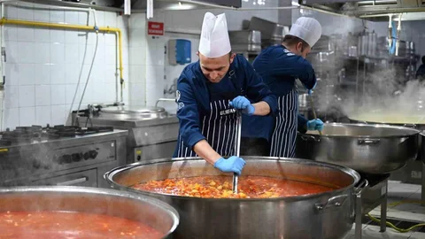 Bursa'nın Dayanışma Mutfakları Gelişiyor