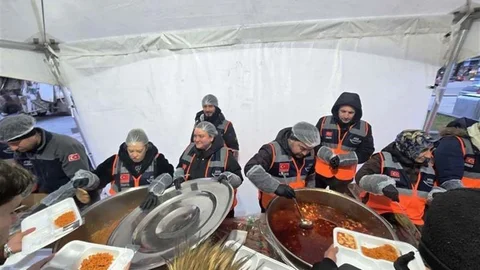Kütahya'da AFAD Gönüllüleri İftar Dağıttı