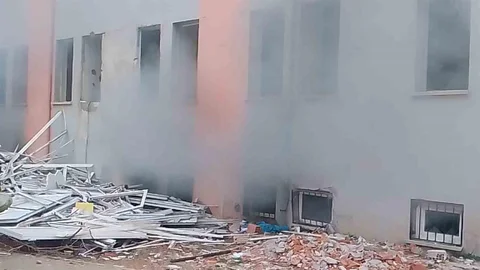 Kırıkkale'de Eski Kamu Binasında Yangın Çıktı