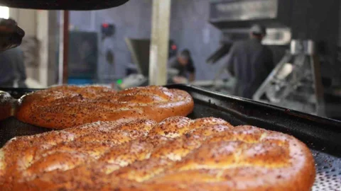 Siirt'te Öğrenciler Günlük 7 Bin Ekmek Üretiyor